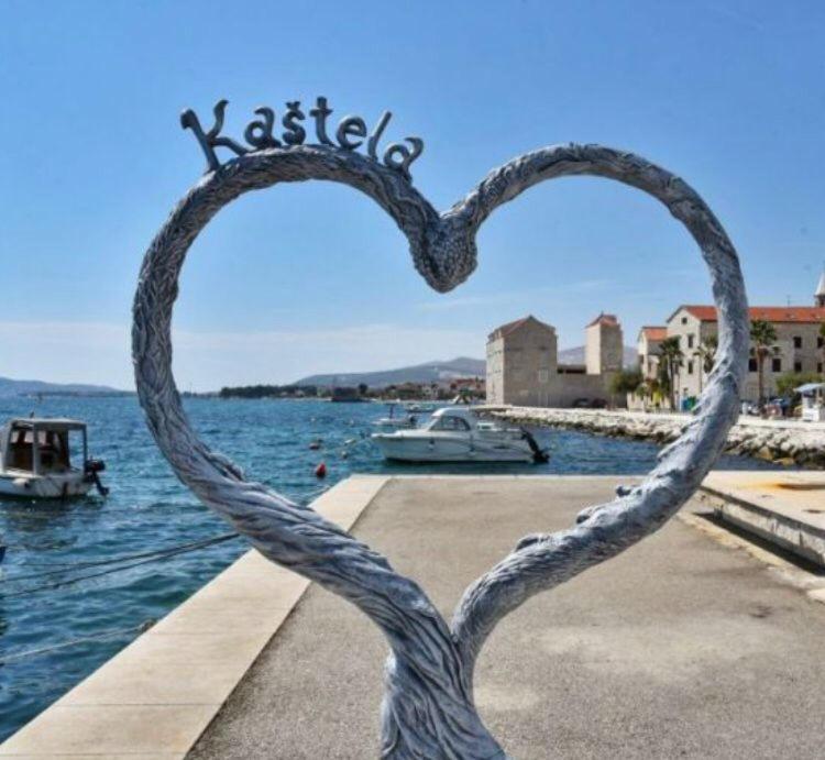 Ferienhaus Maestral - Kastel Kambelovac Kastela Exterior photo